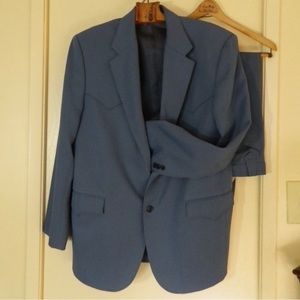 Blue Western Men’s suite. Gently worn, great condition!